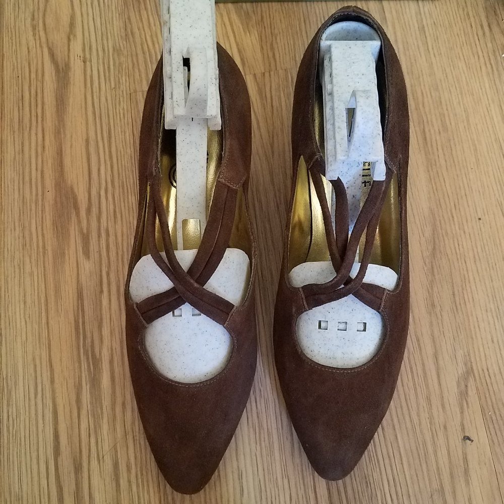 Unworn brown suede pumps